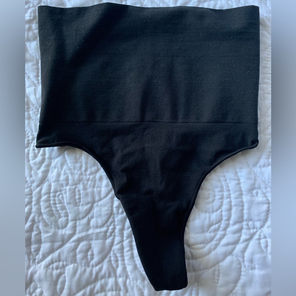 Skims core control thong size S/M